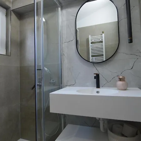 Ferienwohnung Fuer 2 Personen Ca 25 M In Starigrad-paklenica, Gespanschaft Zadar *